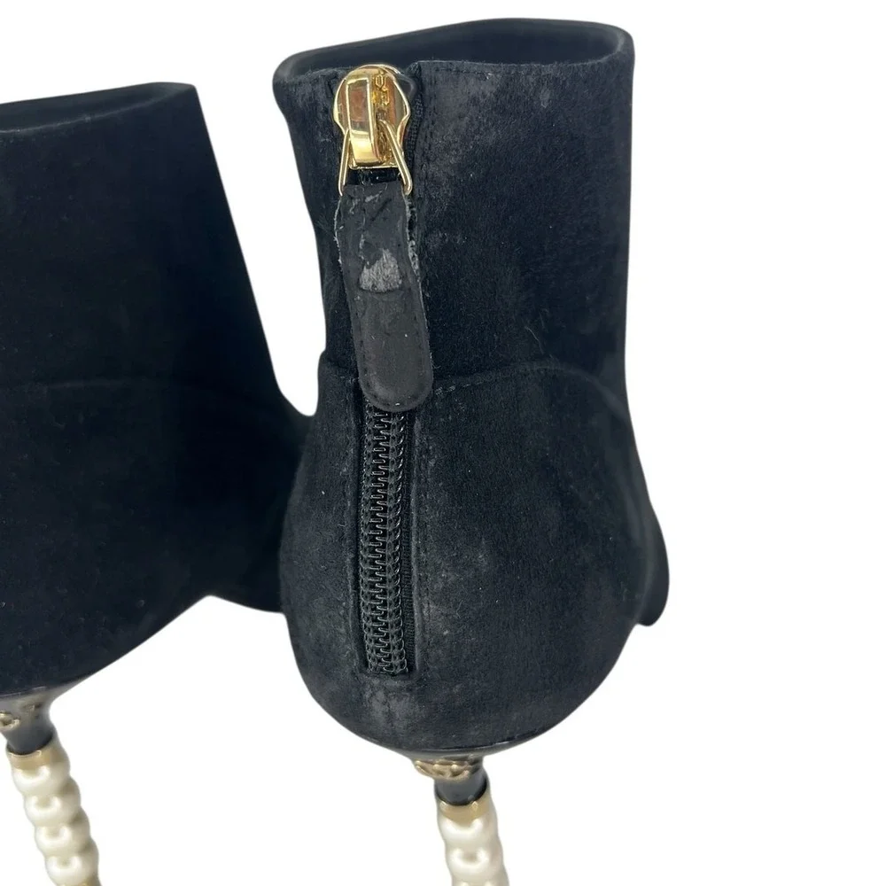 Chanel 2020 CC Suede Pearl Heel Cap Toe Logo Boots Black Size 40.5‎